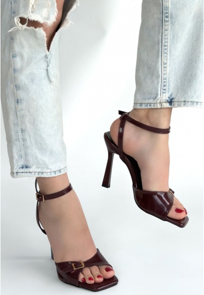 Hoste Bordo Rugan Topuklu Bilekten Kemerli Ayakkabı
