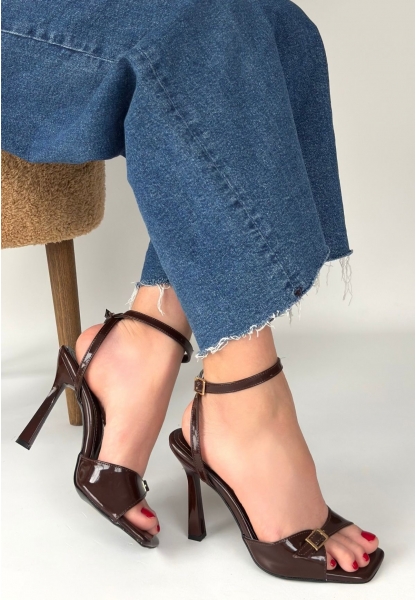 Hoste Kahverengi Rugan Topuklu Bilekten Kemerli Ayakkabı