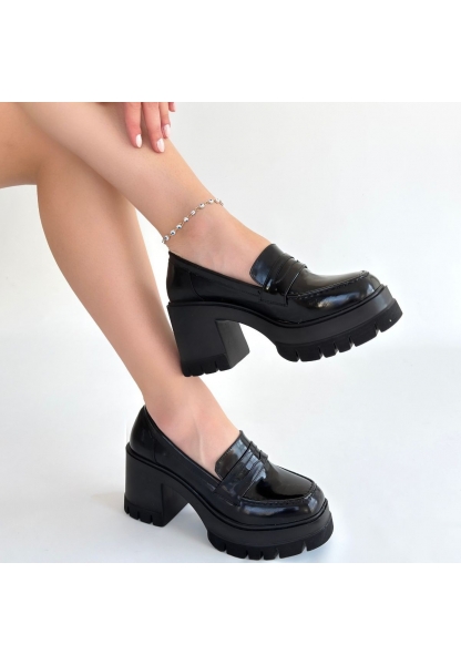 Janes Siyah Rugan Dolgu Topuk Ayakkabı