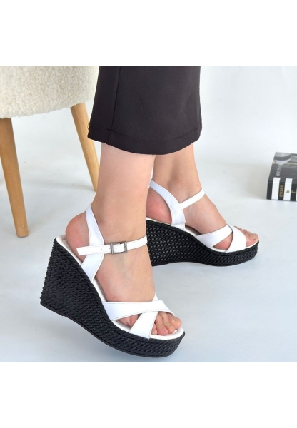 Minna Beyaz Cilt Dolgu Topuk Sandalet