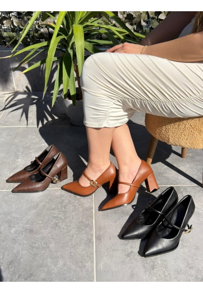 Nıvra Siyah Cilt Topuklu Ayakkabı