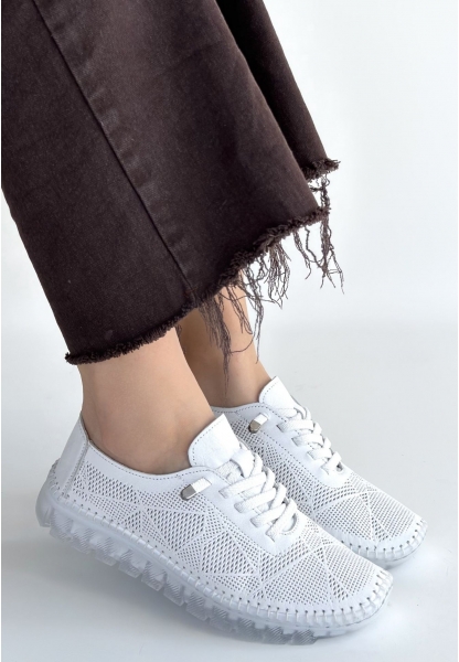 Omma Beyaz Deri Lazerli Bağcıklı Spor Ayakkabı