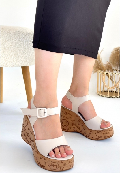 Riboy Bej Cilt Dolgu Topuk Sandalet