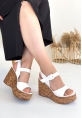 Riboy Beyaz Cilt Dolgu Topuk Sandalet