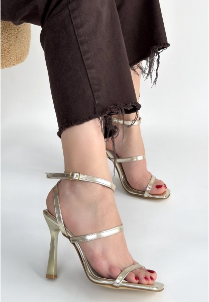 Umira Gold Rugan Topuklu Bilekten Kemerli Ayakkabı