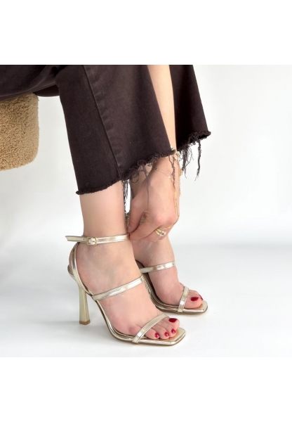 Umira Gold Rugan Topuklu Bilekten Kemerli Ayakkabı